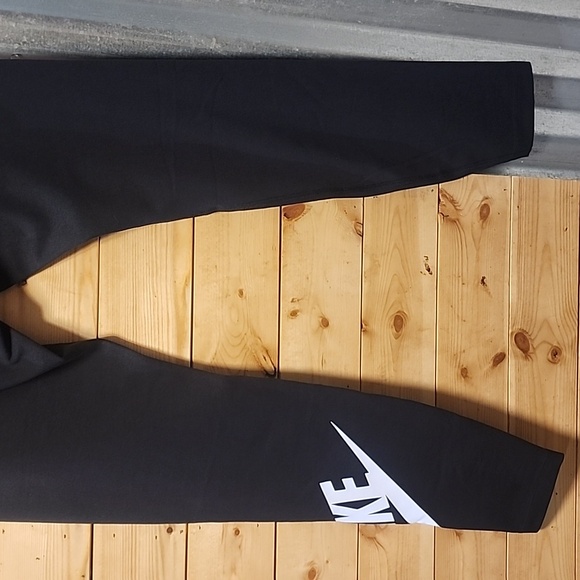 Womans Nike Tight Fit Regular length leggings Size Medium NEW - Picture 6 of 8